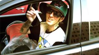 Famous Yeen Even Got No B*tches Sucking D*ck Fa Crack Bruh (Music Video) Net Worth