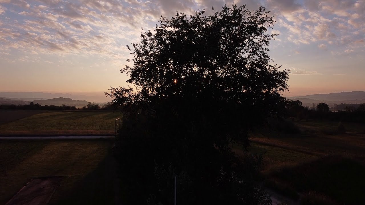 Sonnenaufgang 05.00 Uhr Finsterhennen - Seeland - Schweiz. DJI Mavic mini
