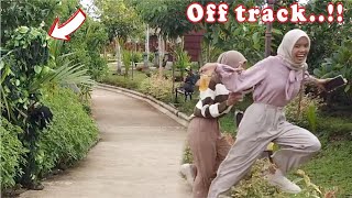 Kocaknya prank manusia pohon ini || Funny bushman prank