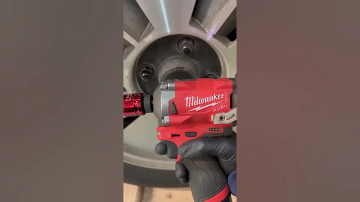 Milwaukee Stubby Impact vs Lug Nut