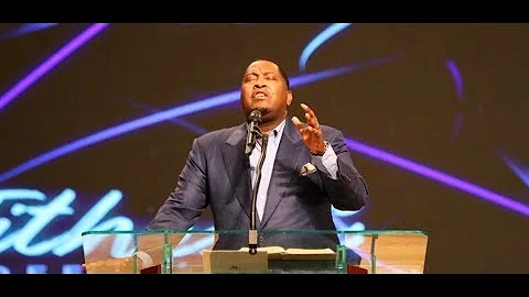 Dr. E Dewey Smith Jr. singing Lead Me Guide Me