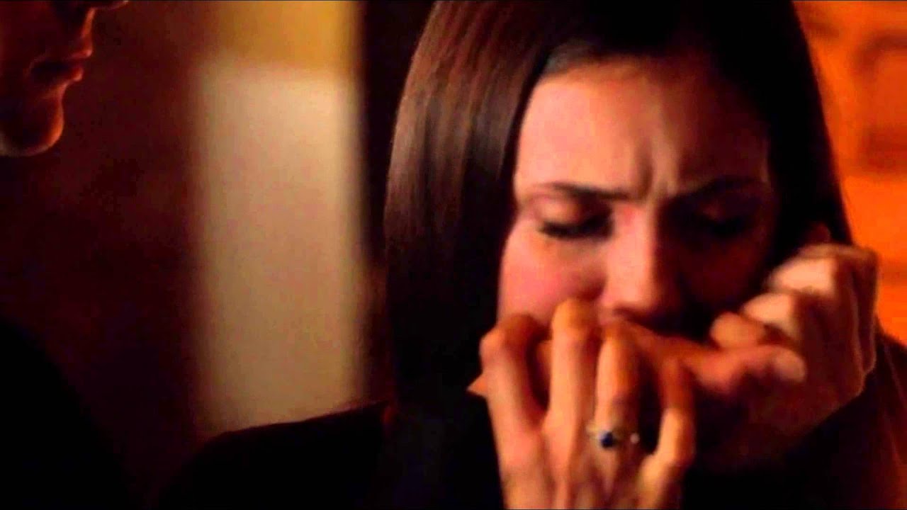 scena Damon drinks Blood Elena 4 X 2 Деймон поит кровью Елену YouTube