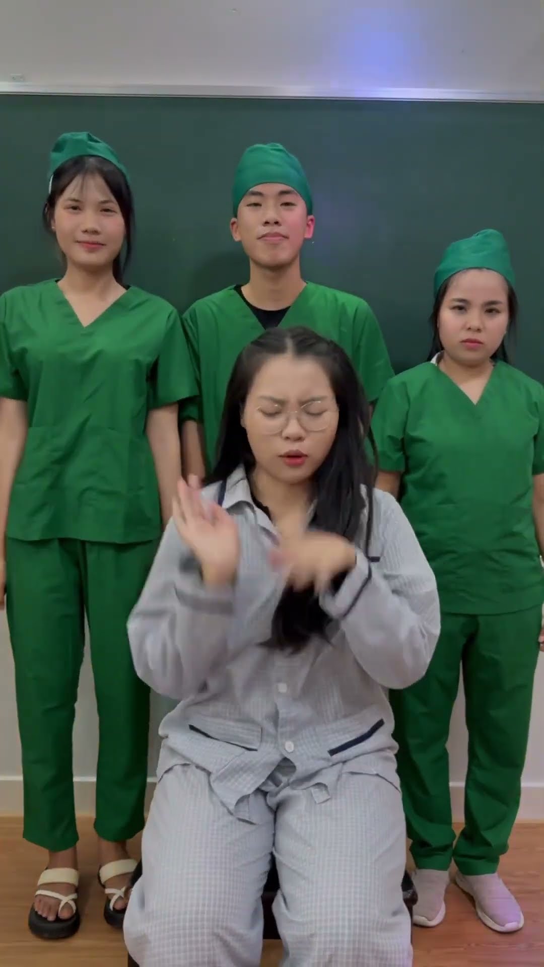 LNS - Bác Sĩ và Bệnh Nhân nhảy mắt mũi miệng || Doctor dance Eye, Nose, Mouth #shorts