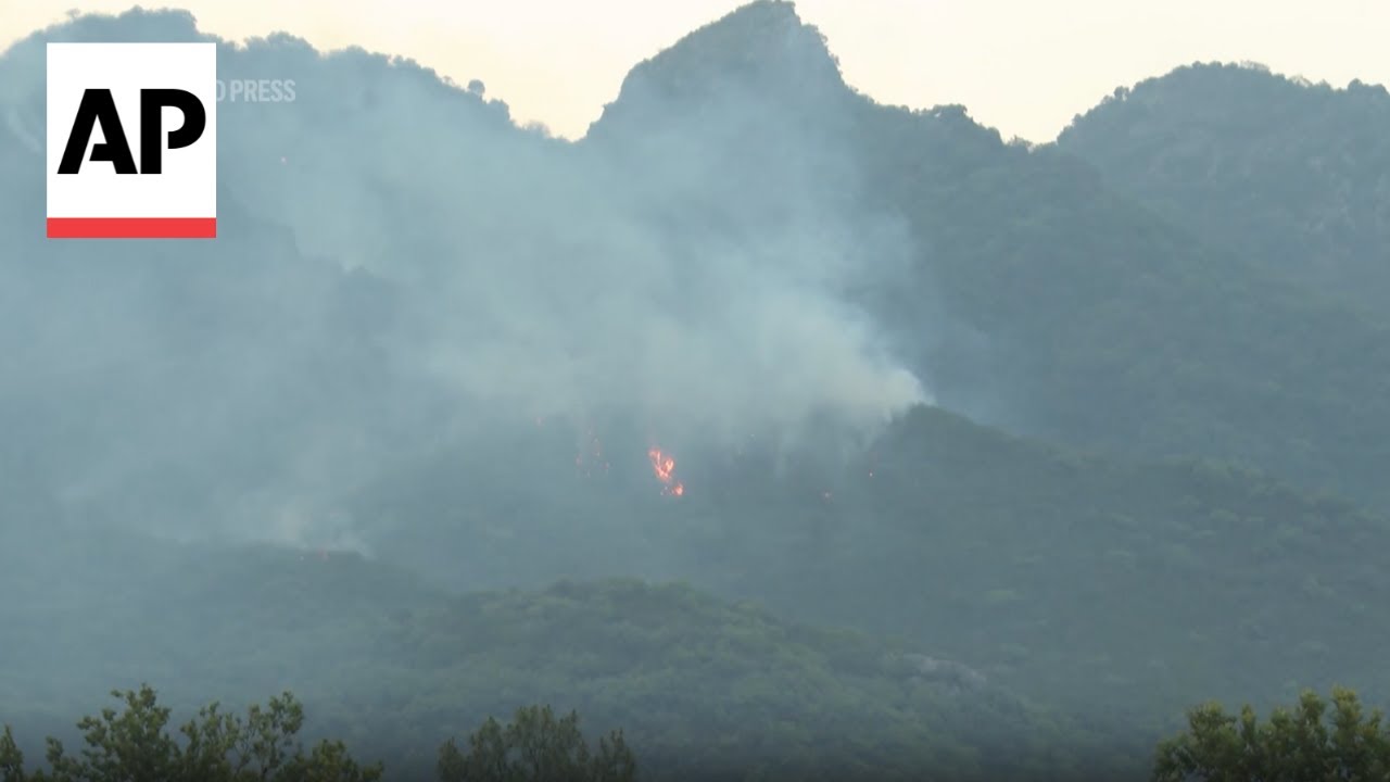 BREAKING: Corral fire threatens neighborhood, hops interstate, burns 12,500 acres | LiveNOW from FOX