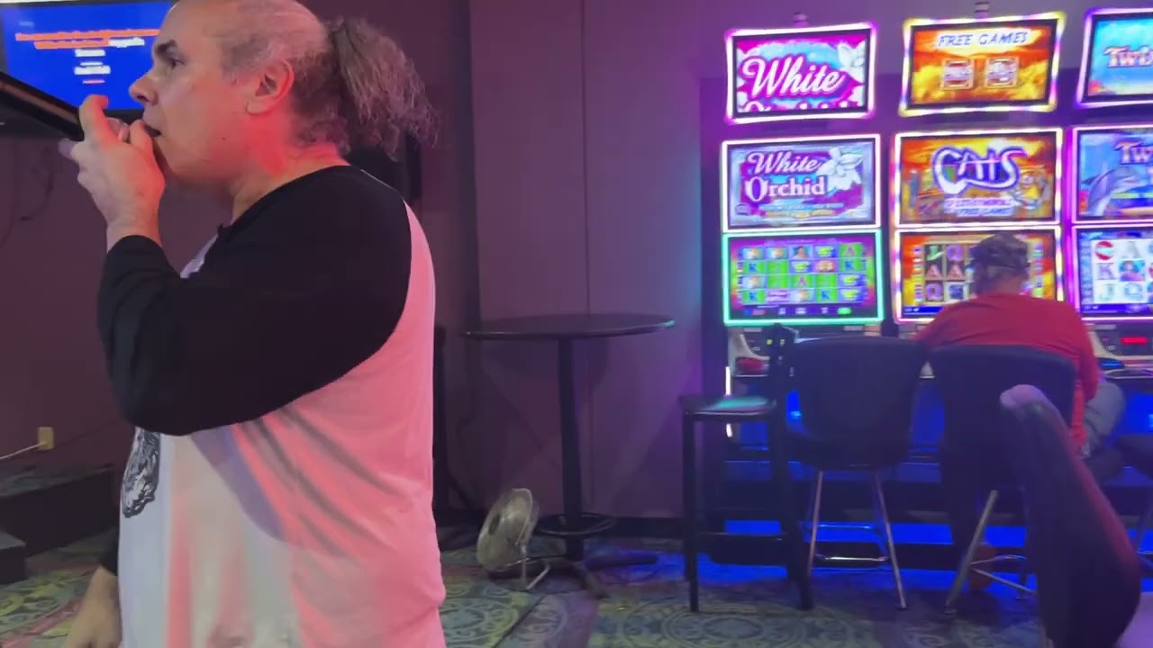 Erik singing “Mayonaise” by Smashing Pumpkins at 7 Clans Gasino on ... Erik singing “Mayonaise” by Smashing Pumpkins at 7 Clans Gasino on ...