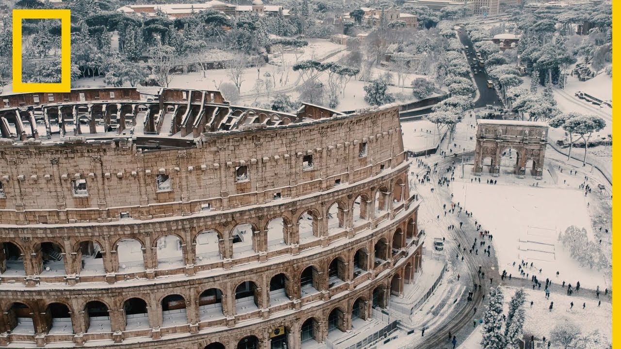 Колизей рядом. Афины Греция Колизей. Колизей в Риме Эстетика. Рим в снегу - явление очень редкое. Древний Рим Эстетика.
