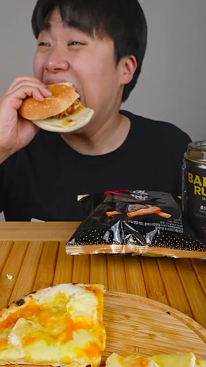 Cheese pizza \u0026 burger with Black convenience store ⬛ #shorts