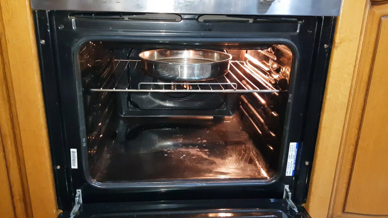 Come pulire la parte superiore del forno