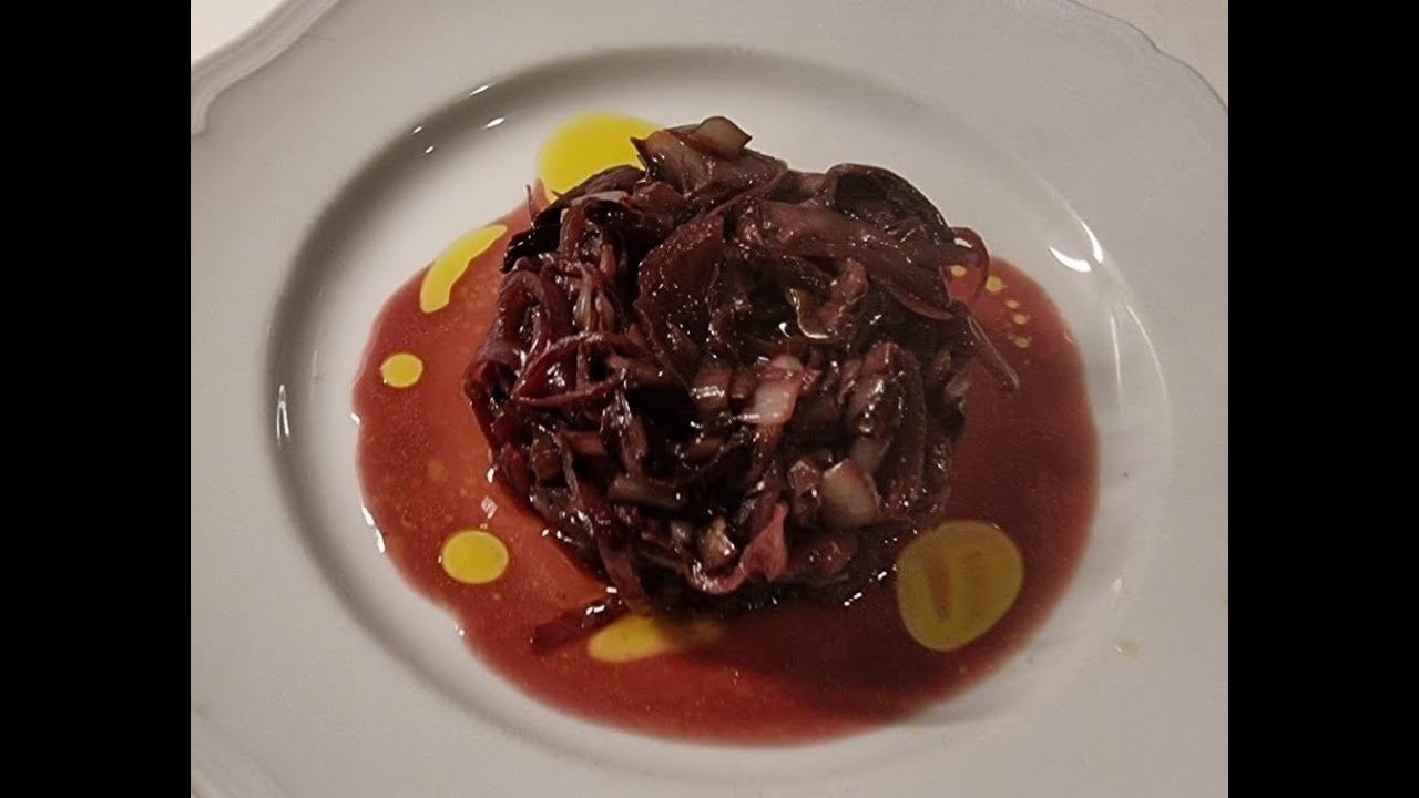 Radicchio brasato al vino rosso, un contorno facile e veloce.
