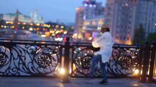 Ведущий и певец Антон Антонов, вы только послушайте ...... Ведущий и певец Антон Антонов, вы только послушайте ......