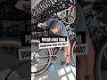 Por que a bike trava se girar o pedal para trás? Shadow ativado ou desativado? Suspa travada ou não?