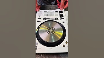 ✨ White, but never innocent - clean looks, dirty mixes. The Traktor S2 MK3 in pure white