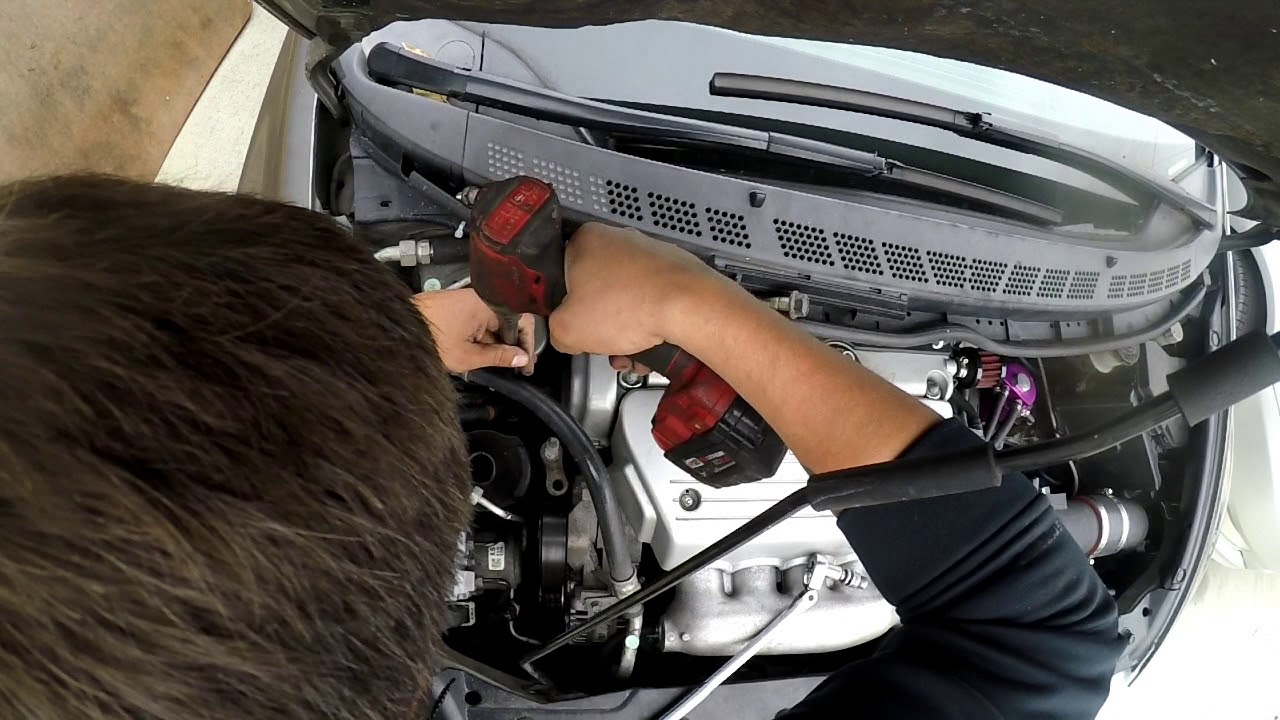 Civic si side engine mount replacement. - YouTube