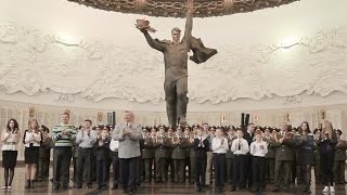 Хор МВД России устроил флешмоб в музее