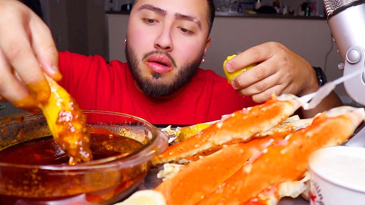 KING CRAB LEGS w/ Bloves Sauce MUKBANG