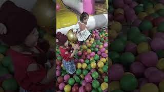VANIA LAGI BERMAIN DI PASAR MALAM DADAKAN