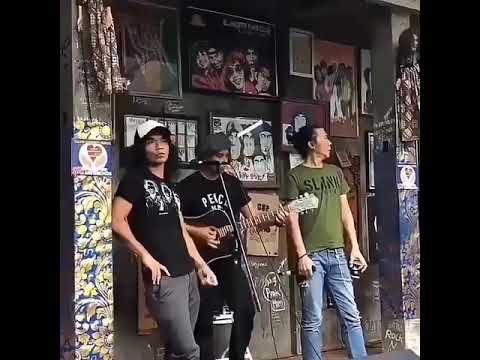 Slank-solidaritas Akustik di potlot