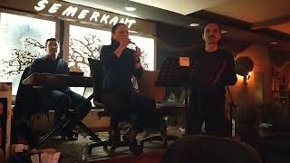 Arzu Ben Her Gece Sarhoşum Akustik Sahne I