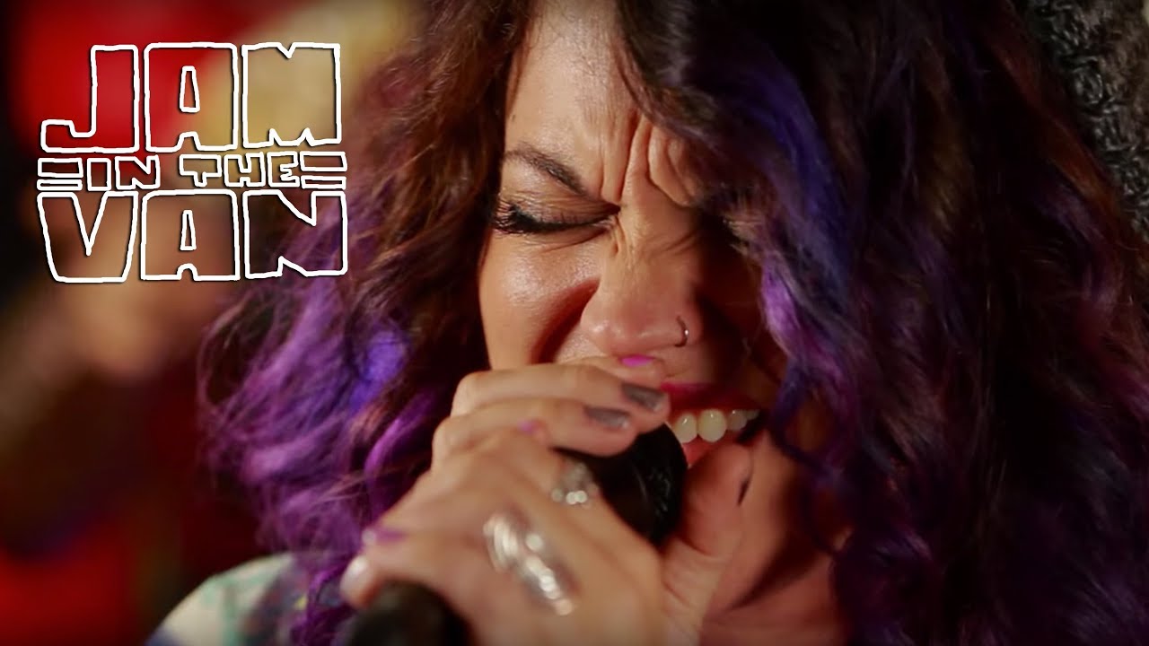 BEEBS AND HER MONEY MAKERS - "Miss Kaptain Kangaroo" (Live from California Roots 2015) 