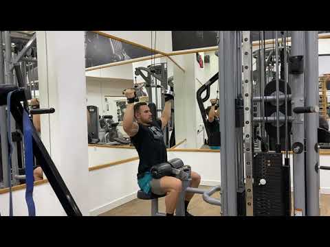 Neutral grip Lat pulldown