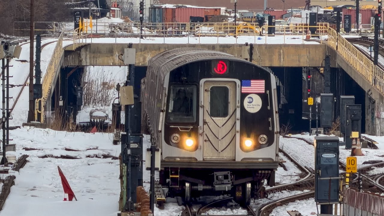 NYC Subway: (D) and (R) Trains @ 9th Avenue