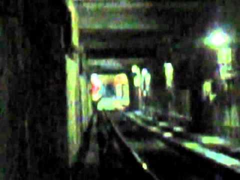 Video: Pas De Deux Deasupra Tunelului De Metrou