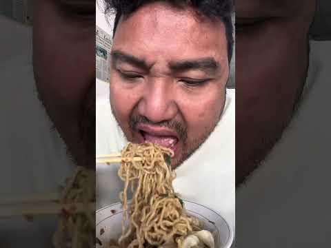 ibob kuliner ngga babi ga mantap sekarang lg makan Mie keriting siantar Atek di Alam Sutera
