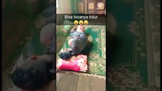 Bisa ya, banjir kayak gitu masih tidur aja.