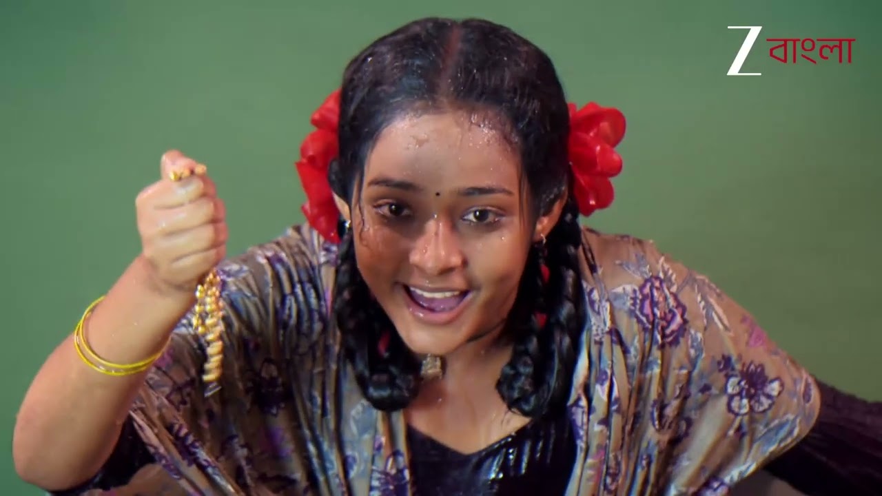 দুলারীর গ্রামে পৌঁছায় অনুষা ও ঋদ্ধ
