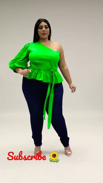 Glamorous 💋💖 models lifestyle curvy woman 👩 in juliya Denim jeans. plus size women beauty fashion.
