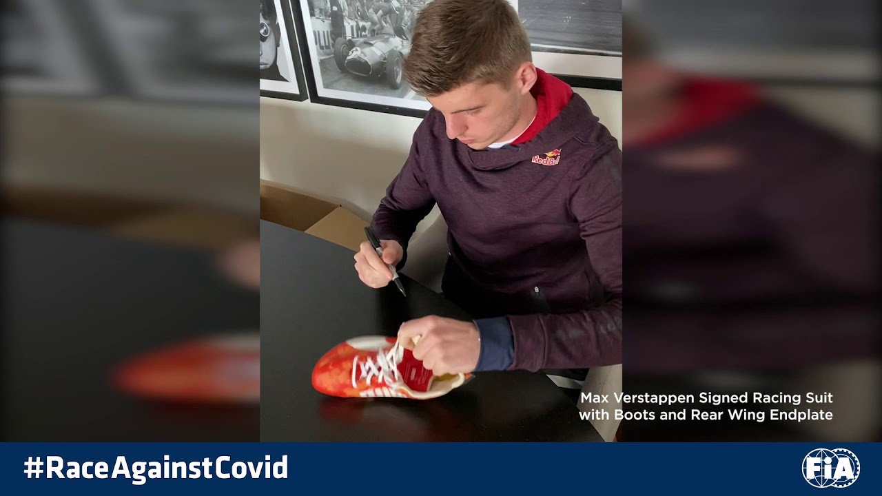 Bieden. Gesigneerd racepak en schoenen van Max + achtervleugel van Red  Bull! - GP33
