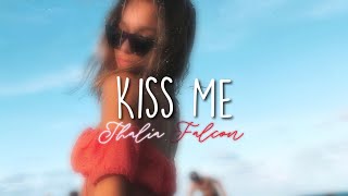 Thalia Falcon - Kiss me lyrics video