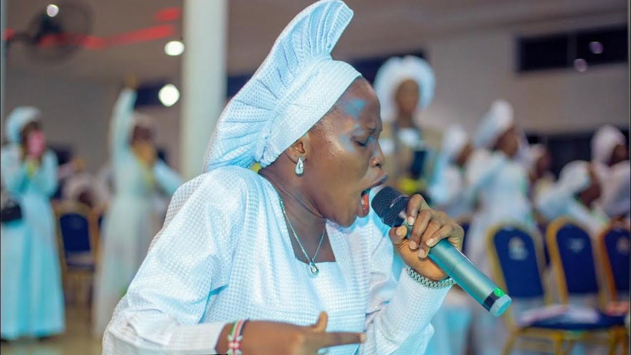 BOLA HALLELUYAH ON A POWERFUL CELESTIAL CHURCH OF CHRIST WORSHIP |