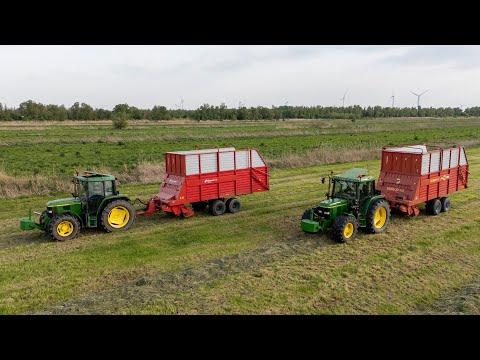 Grass silage with modern classics | John Deere 6400 & 6310 | Taarup 465