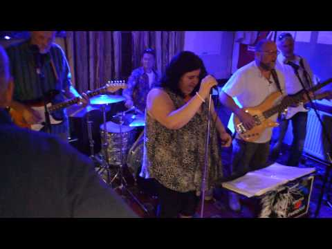 MAMA FEELGOOD - LIVE AT THE CROWN INN BRIDPORT -  I JUST WANNA MAKE LOVE TO YOU