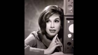 Love is all around Mary Tyler Moore (In Memory) chords