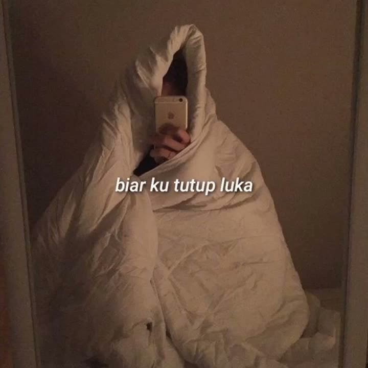 BIARLAH SEMUA BERLALU story wa keren bikin Baperr