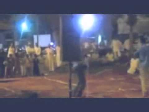 ماجد علوي يلعب مزمار