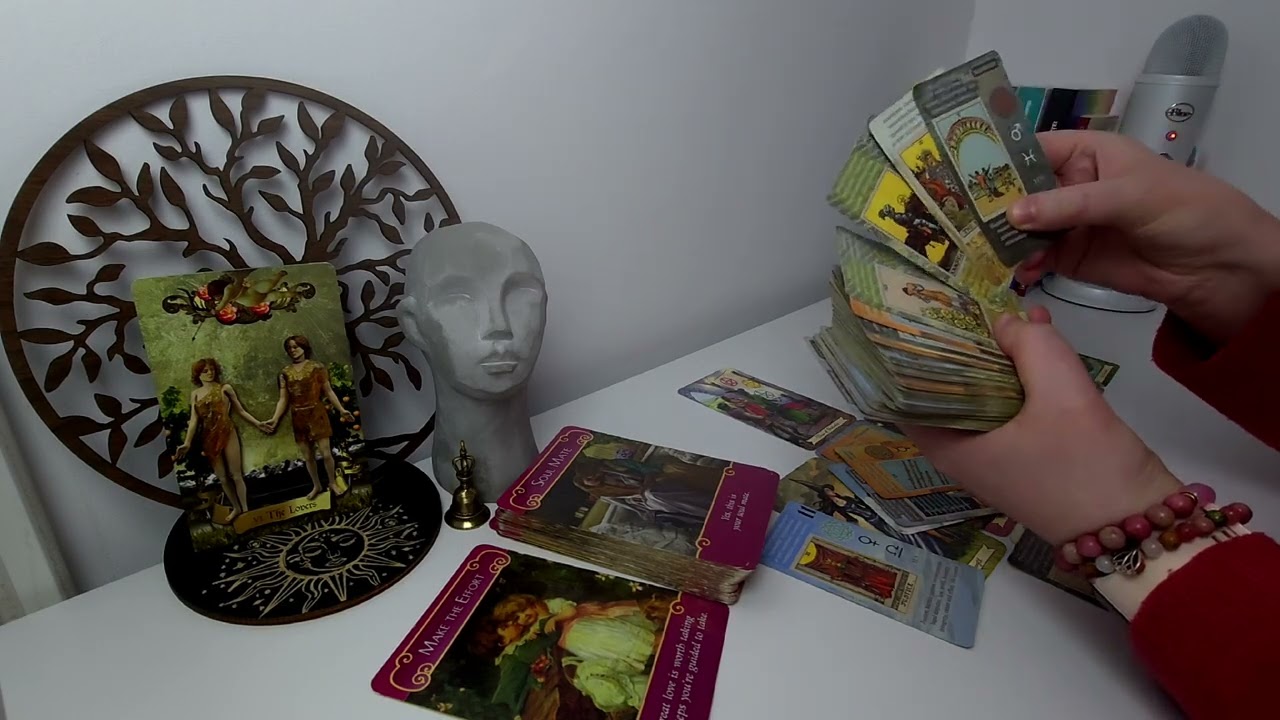 Gemeni 🐝 Persoana care vine înspre tine ● Lucrurile se întâmplă mai curând atunci când te ......