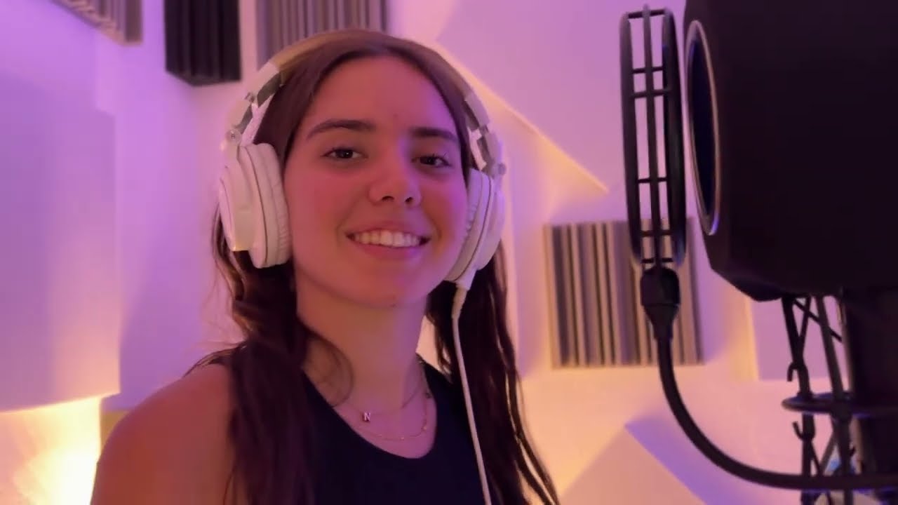 Entrevista a la cantante de No soy un robot, Nayra Carocci. Making of de la canción No soy un robot