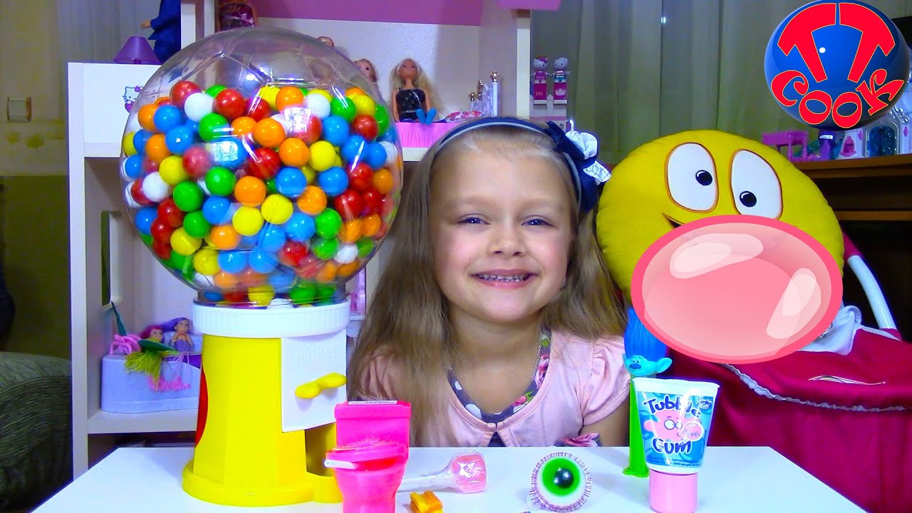 Открываем и Пробуем Кислые Жвачки и Конфеты Видео для детей Dubble Bubble Gumball Machine
