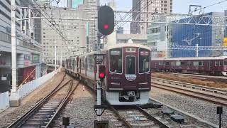 2025年12月6日より営業運転開始、大阪梅田駅を発車する阪急電車2001F。