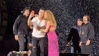 Shakira Fans Selfie