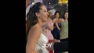 Dhëndri Përqafon Nusen Duke Vallëzuar, Moment I Veçantë