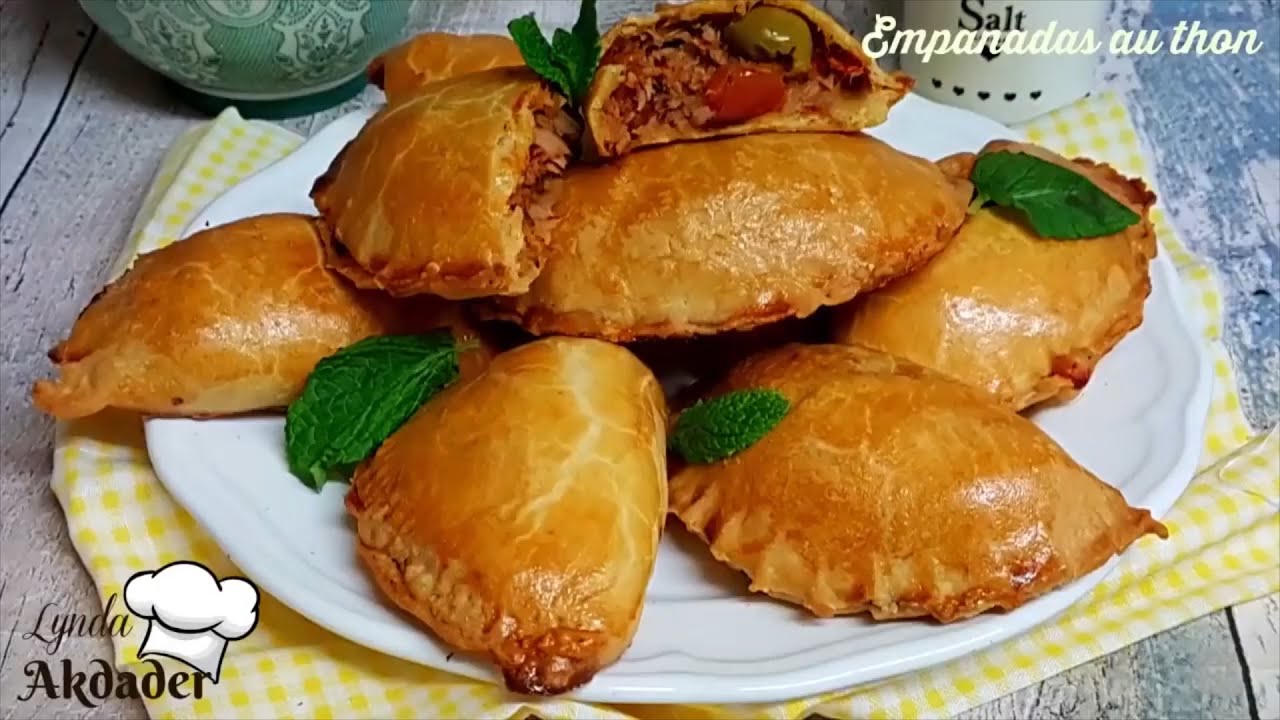 Empanadas au thon ou chaussons au thon avec une pâte sans repos مملحات بالطون