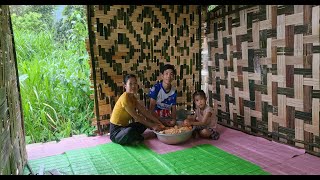 A casa e as paredes são 100% acabadas com os excelentes padrões de tecelagem de bambu de Ly.
