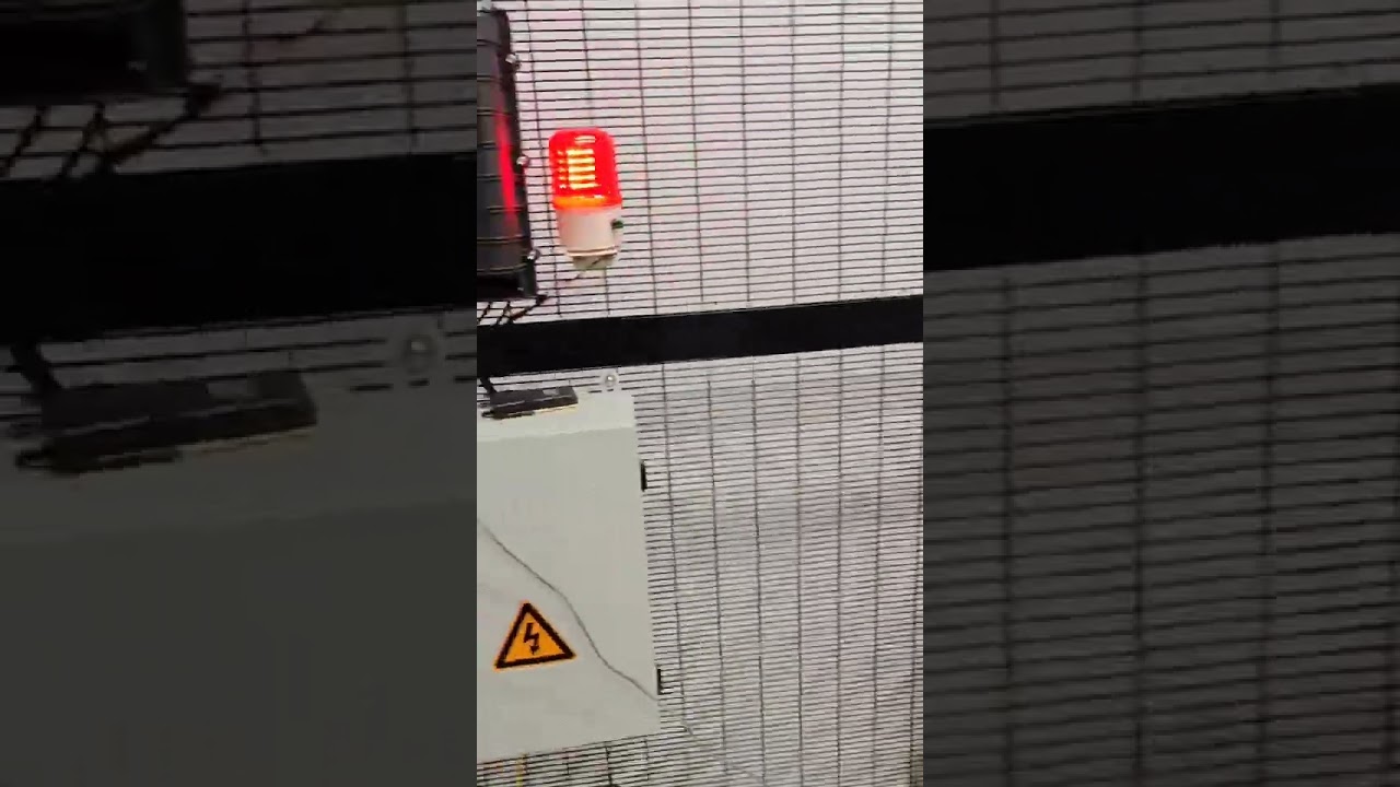 electric fence and fiber optic vibration sensor