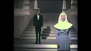 Video thumbnail of "Hilda Aguirre y Enrique Guzmán: "Andando de tu mano" (Película: Sor Ye-yé, 1968)"