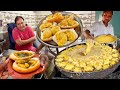 30 Years Old &amp; Famous Boat Shape wala Vadapav in Surat | Khane Ka Shaukeen