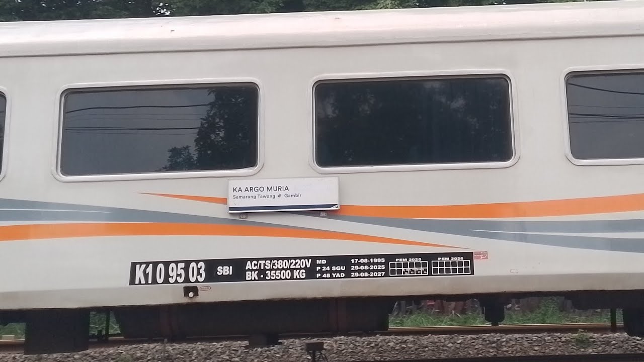 KA Argo semarangan ini downgrade menggunakan rangkaian sembrani tambahan !!!